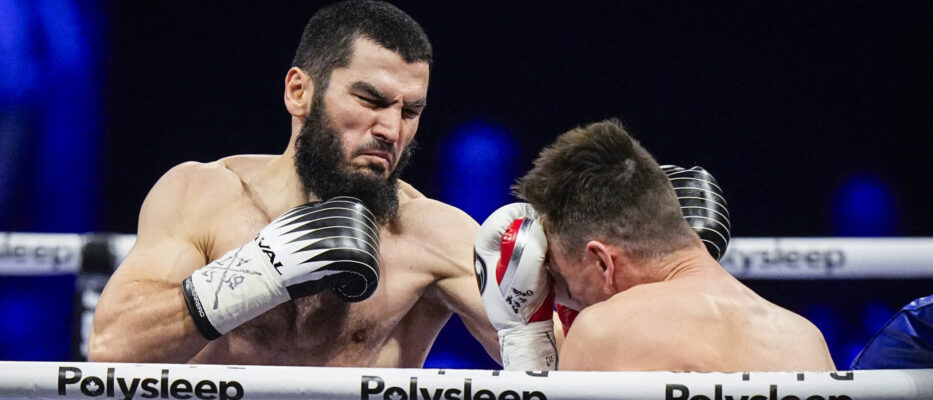 Artur Beterbiev v Callum Smith